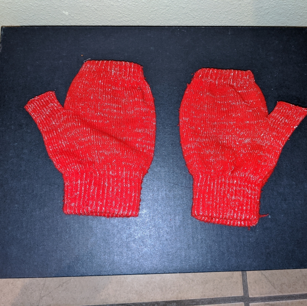 Opened finger gloves